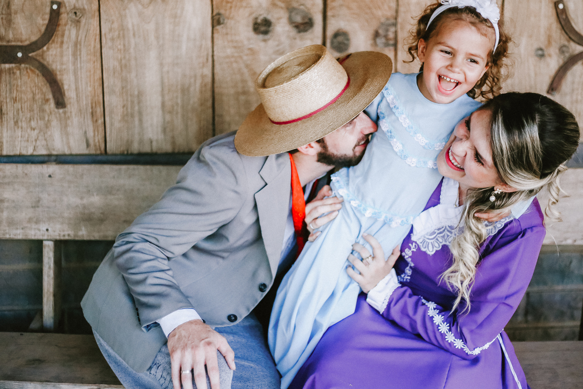 Um ensaio de casal em Portugal com estilo natural e romântico.