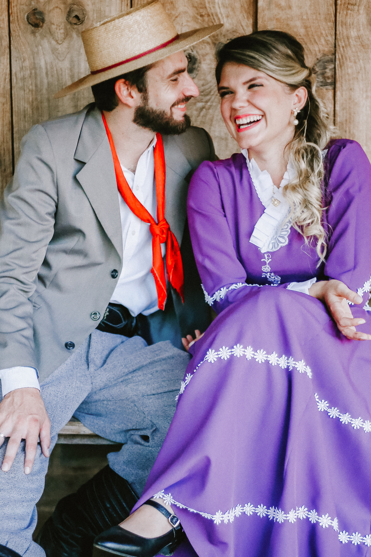 Um ensaio de casal em Portugal com estilo natural e romântico.