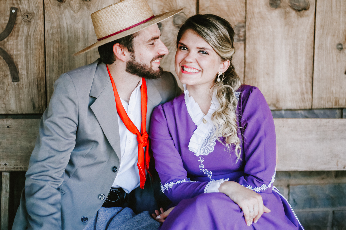 Um ensaio de casal em Portugal com estilo natural e romântico.
