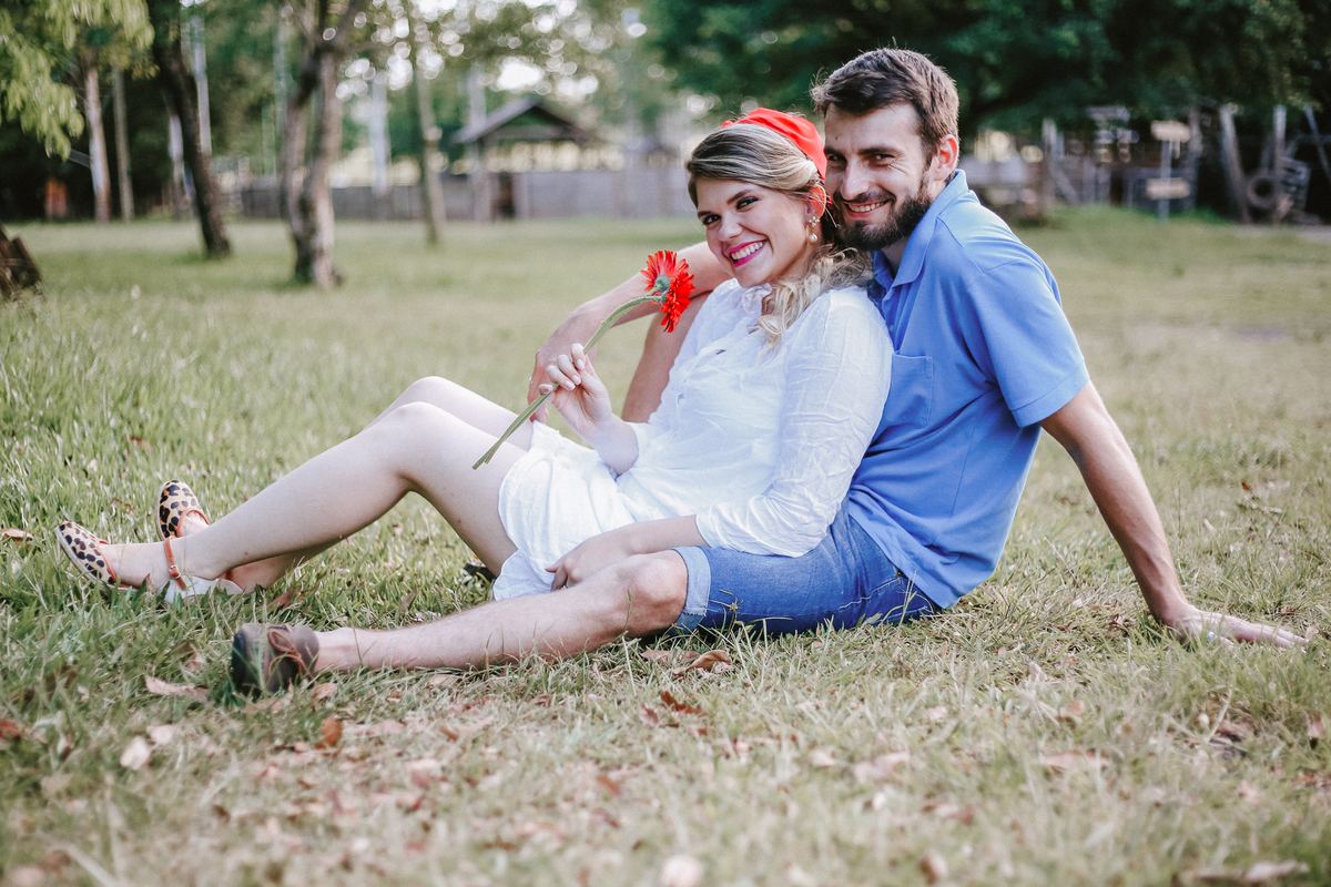 Um ensaio de casal em Portugal com estilo natural e romântico.