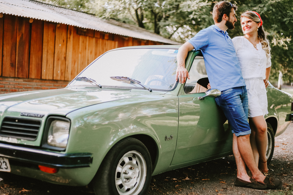 Um ensaio de casal em Portugal com estilo natural e romântico.