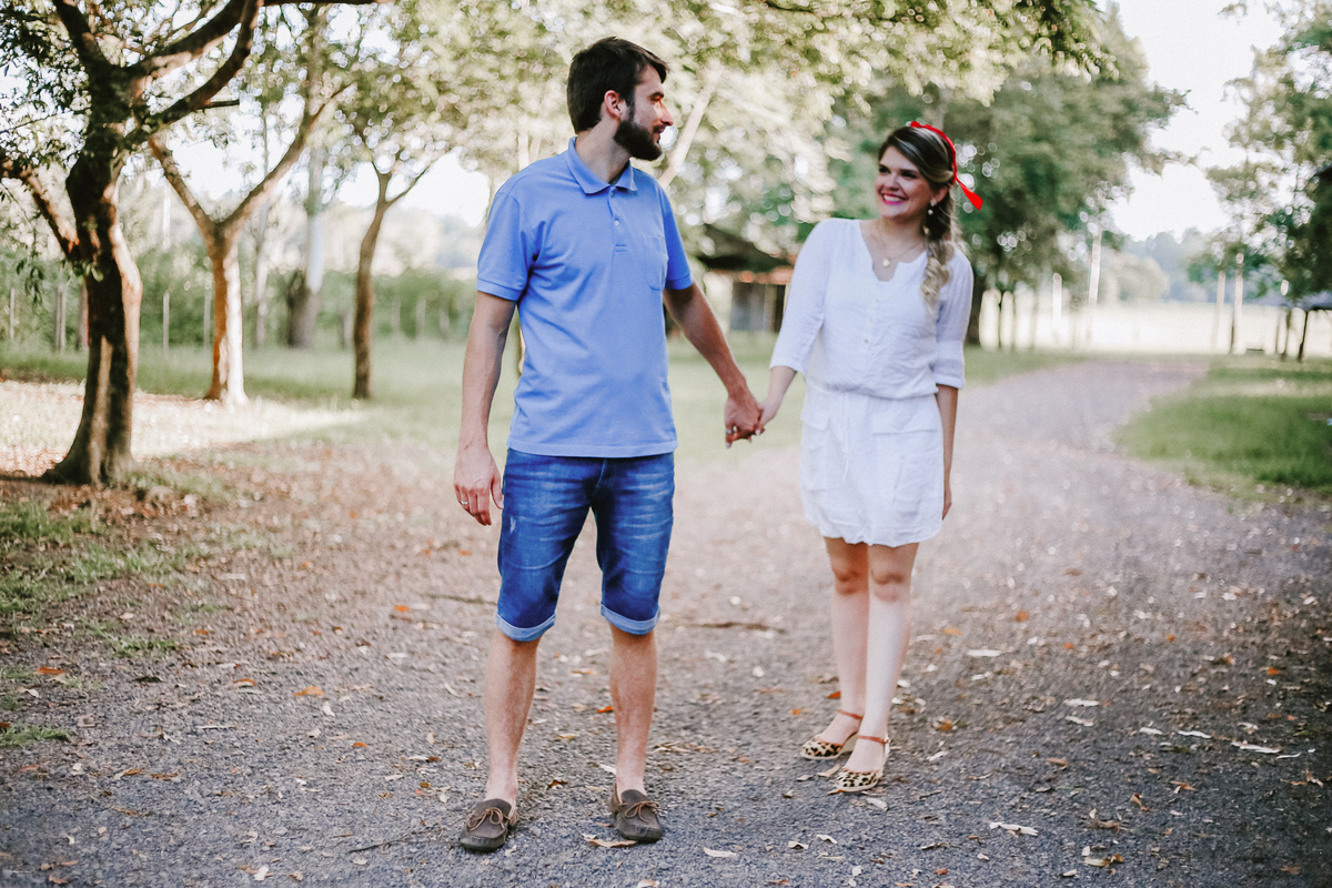 Um ensaio de casal em Portugal com estilo natural e romântico.