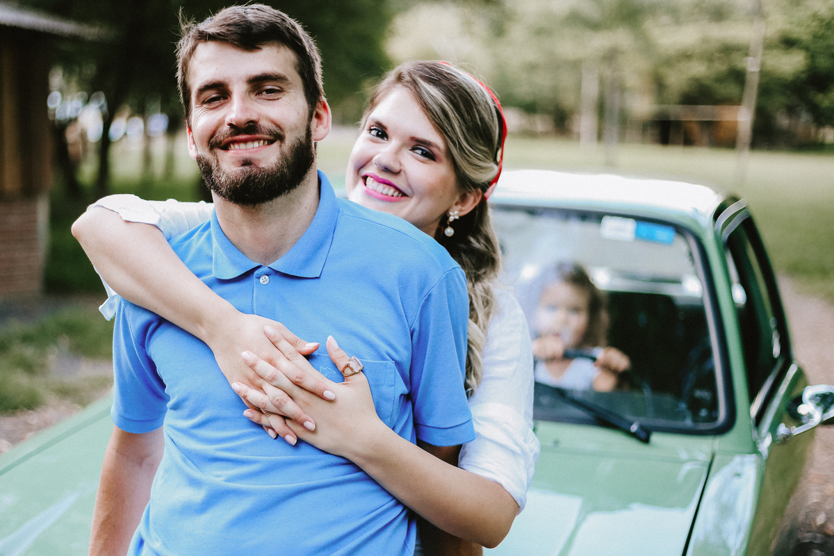Um ensaio de casal em Portugal com estilo natural e romântico.