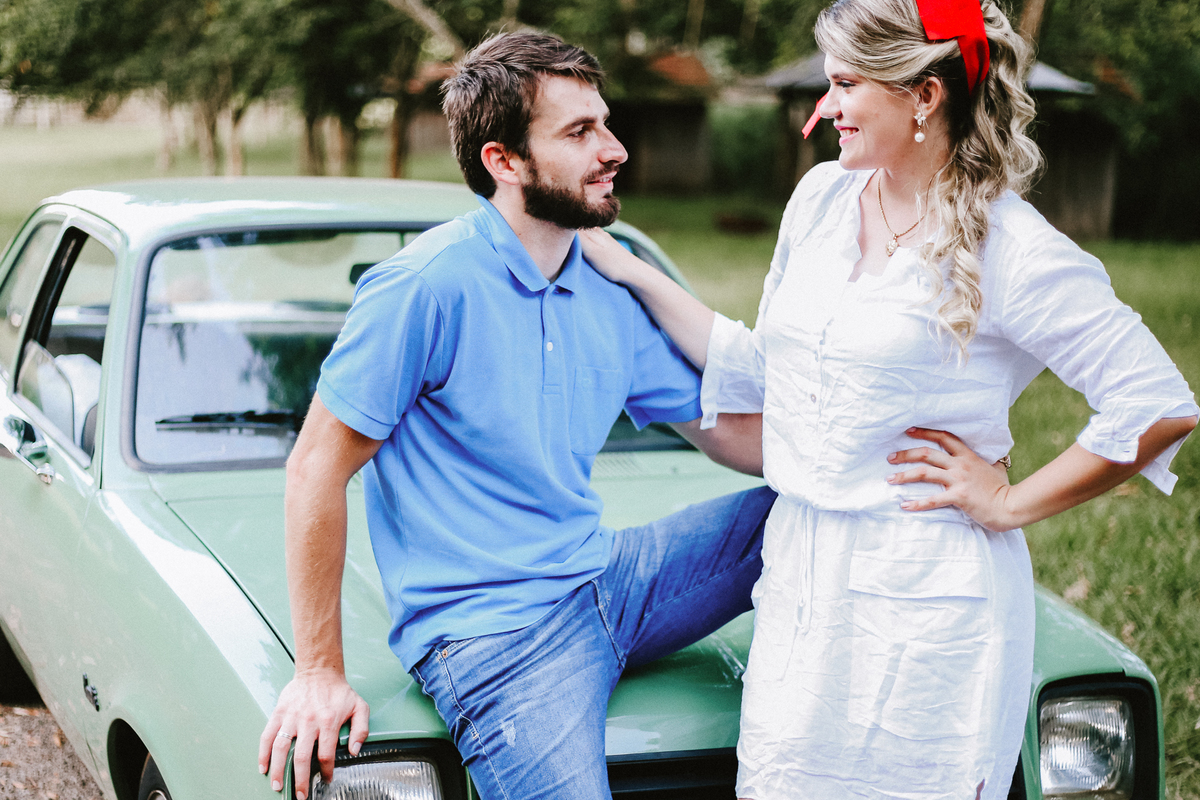 Um ensaio de casal em Portugal com estilo natural e romântico.