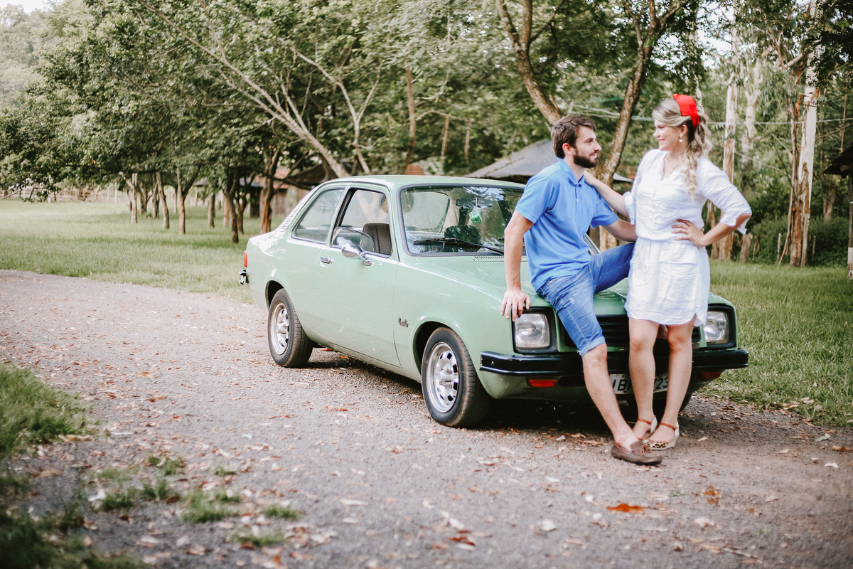 Um ensaio de casal em Portugal com estilo natural e romântico.