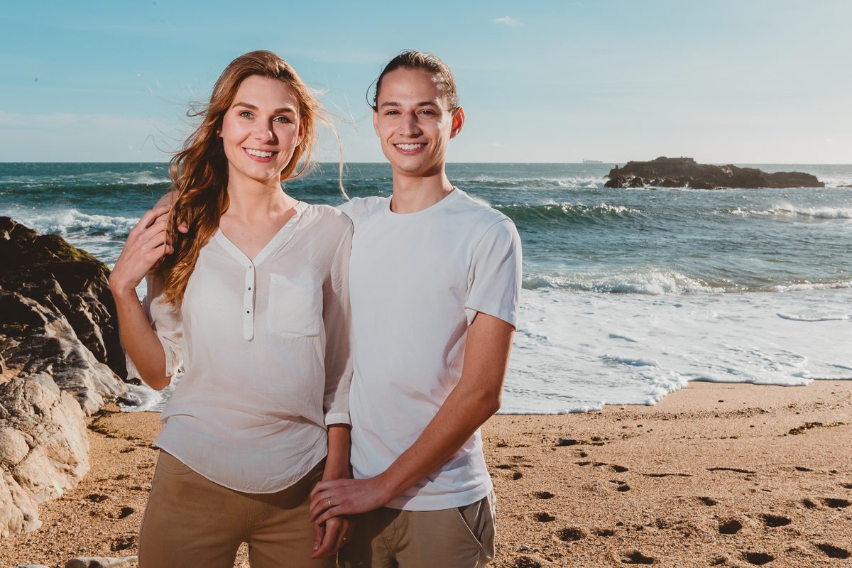 Um ensaio de casal em Portugal com estilo natural e romântico.