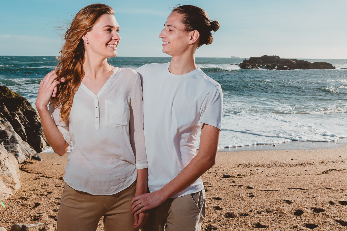 Um ensaio de casal em Portugal com estilo natural e romântico.