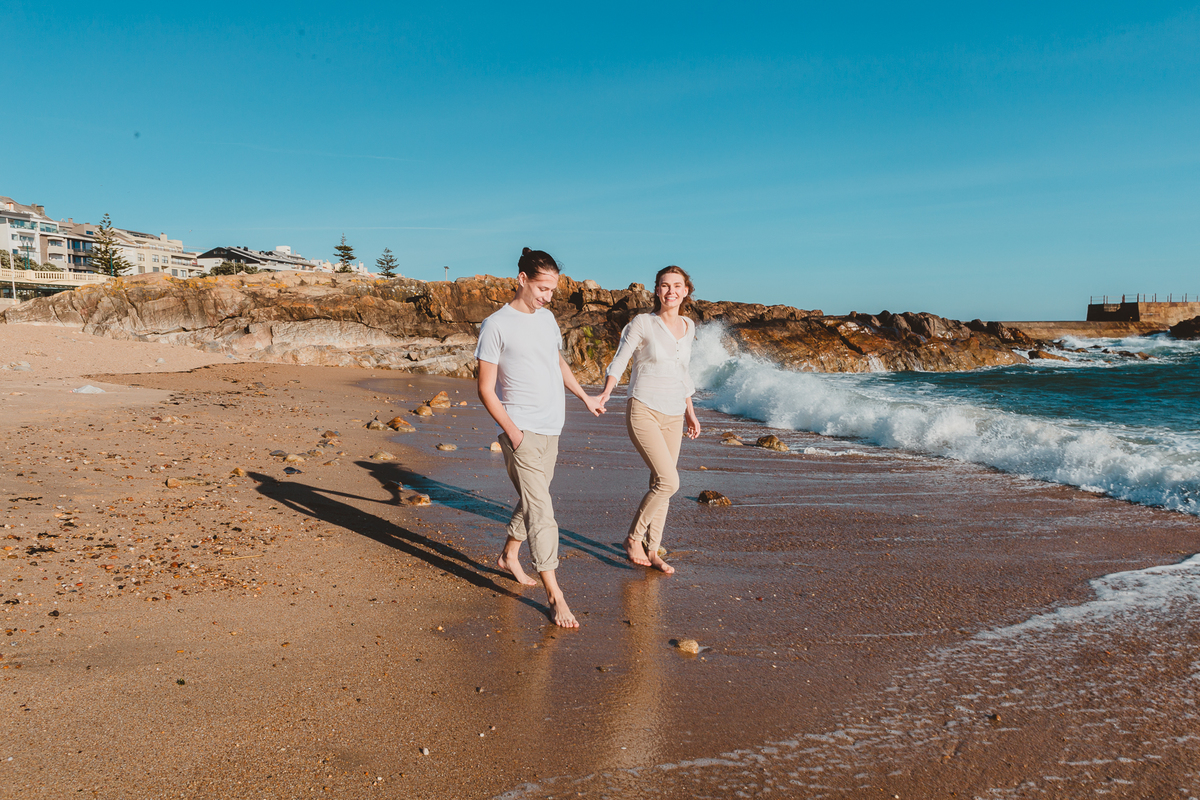 Um ensaio de casal em Portugal com estilo natural e romântico.