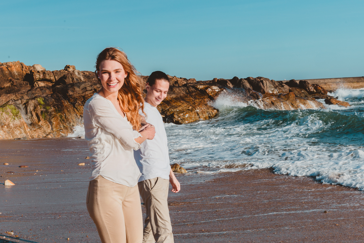 Um ensaio de casal em Portugal com estilo natural e romântico.