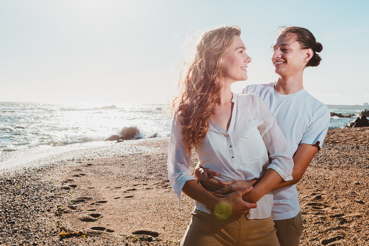 Um ensaio de casal em Portugal com estilo natural e romântico.