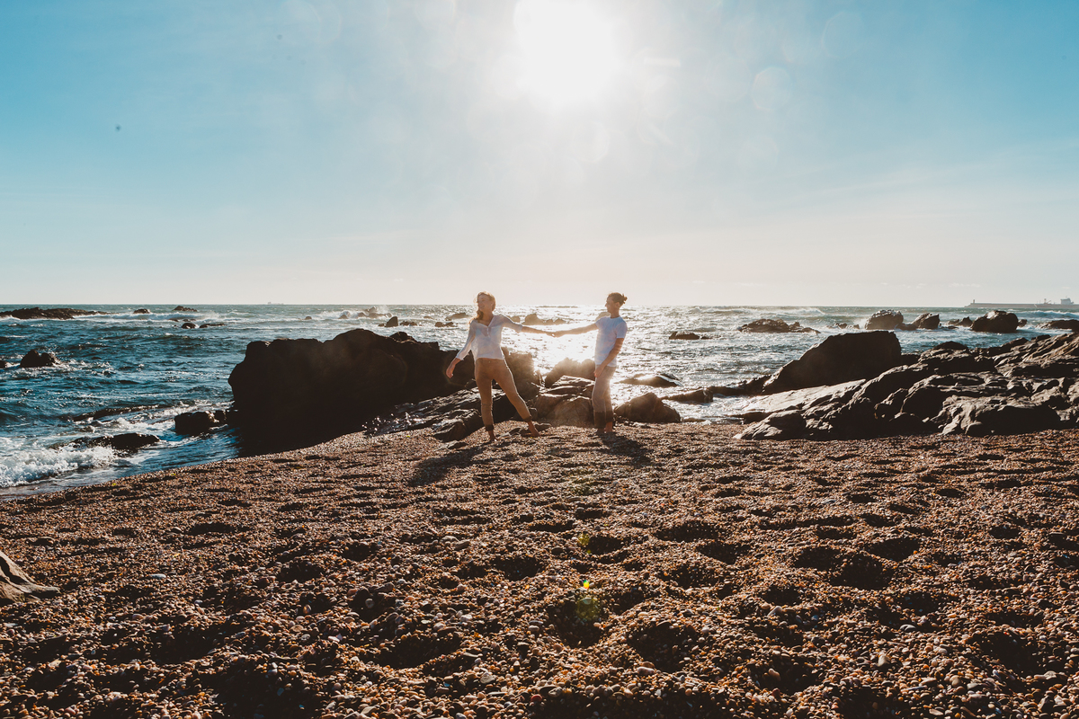 Um ensaio de casal em Portugal com estilo natural e romântico.