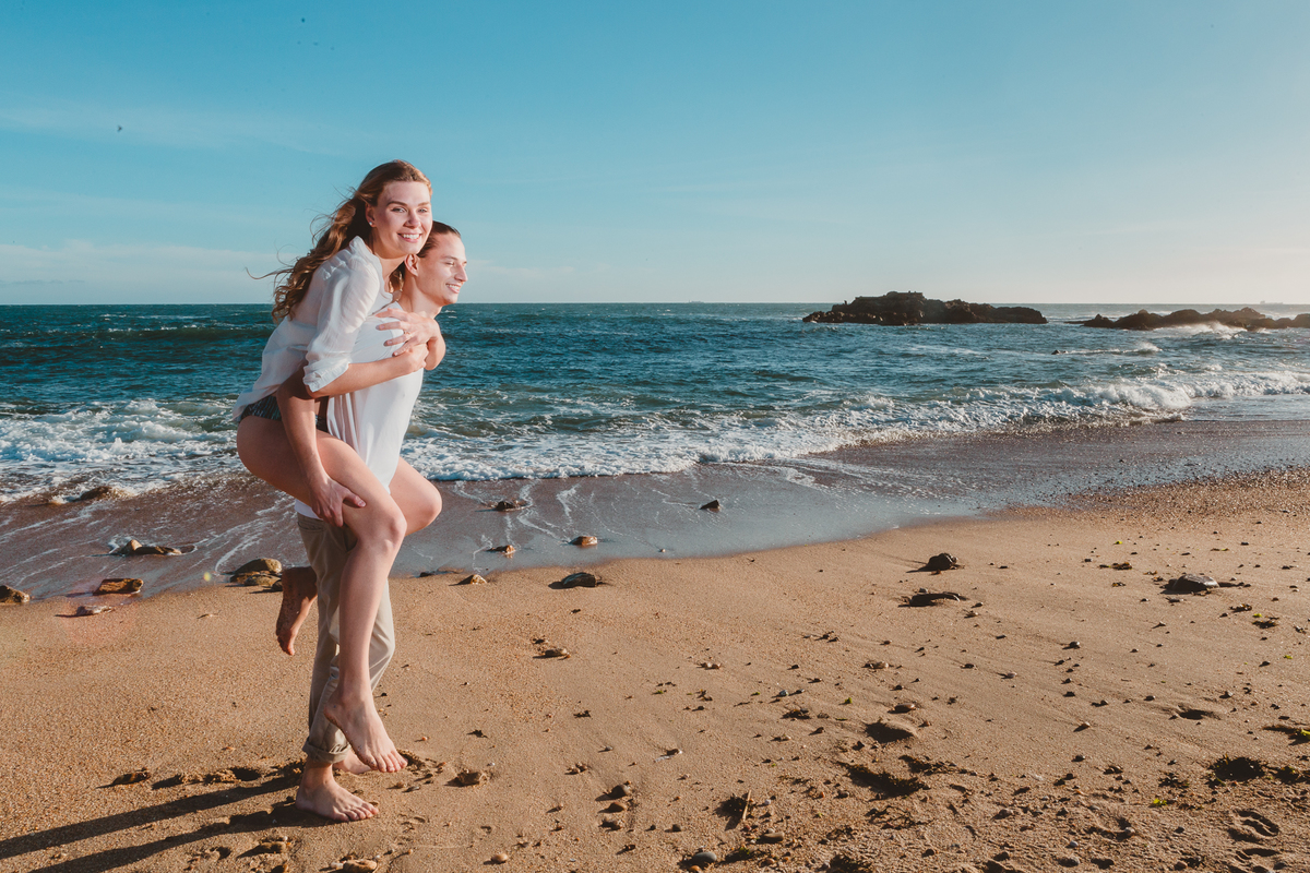 Um ensaio de casal em Portugal com estilo natural e romântico.