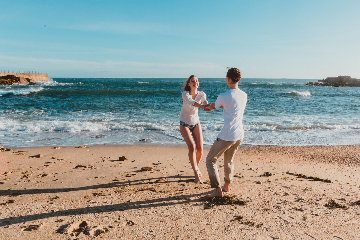 Um ensaio de casal em Portugal com estilo natural e romântico.