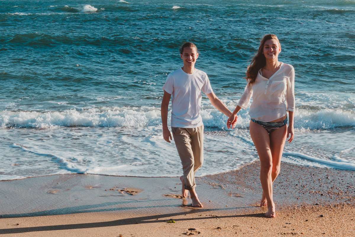 Um ensaio de casal em Portugal com estilo natural e romântico.