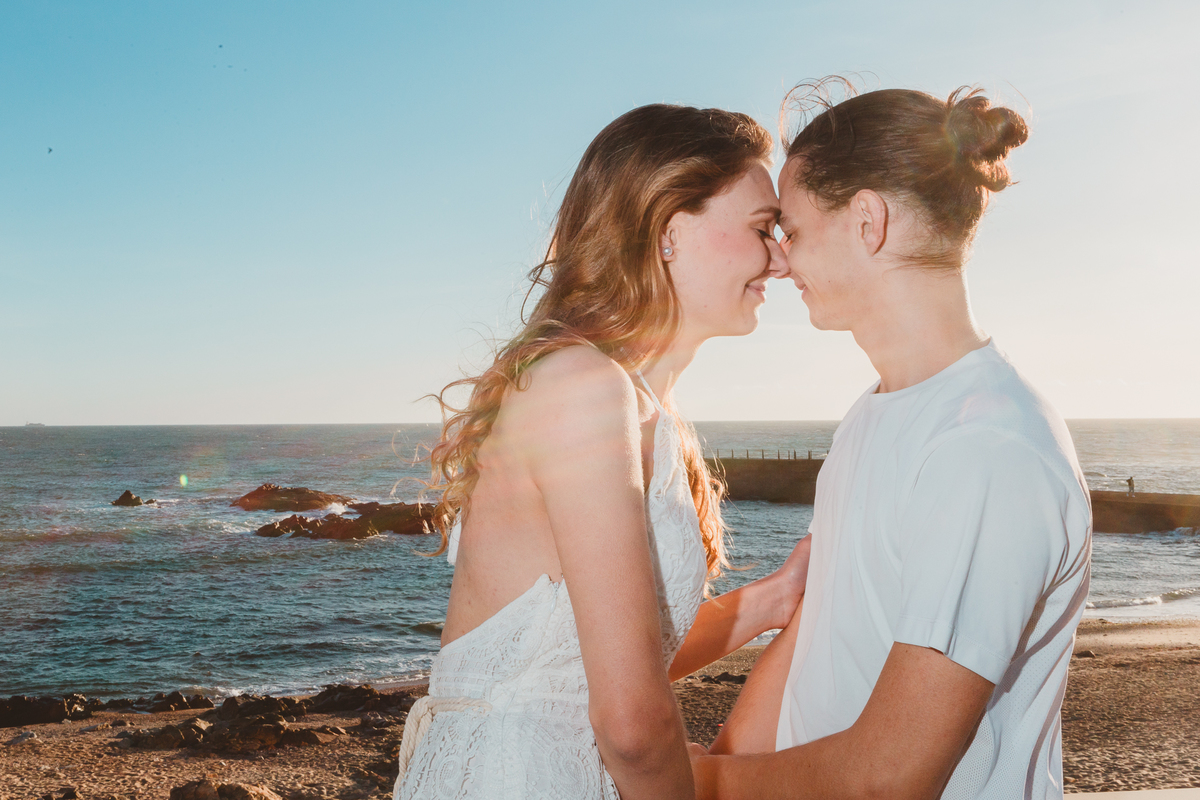 Um ensaio de casal em Portugal com estilo natural e romântico.