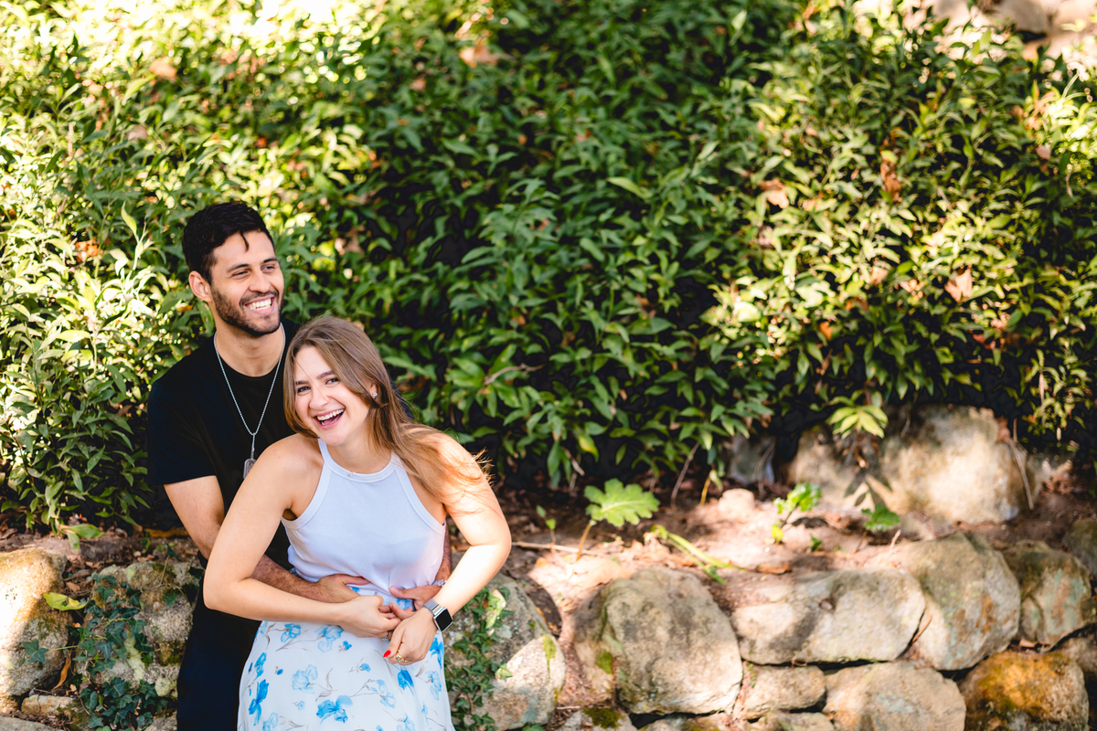 Um ensaio de casal em Portugal com estilo natural e romântico.
