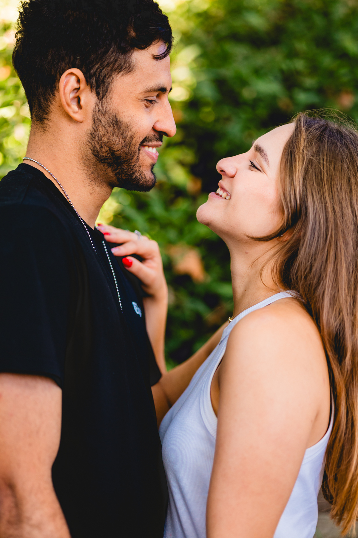 Um ensaio de casal em Portugal com estilo natural e romântico.