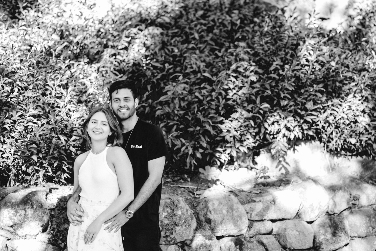 Um ensaio de casal em Portugal com estilo natural e romântico.