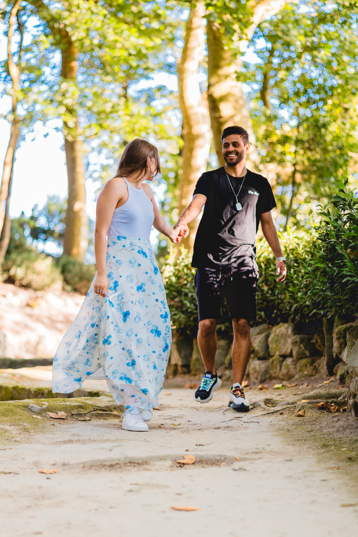 Um ensaio de casal em Portugal com estilo natural e romântico.