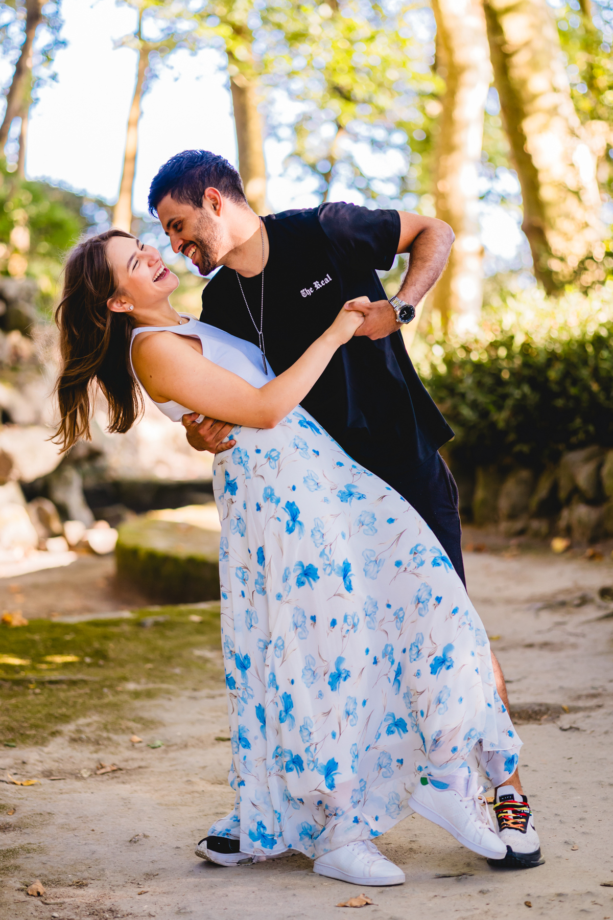 Um ensaio de casal em Portugal com estilo natural e romântico.