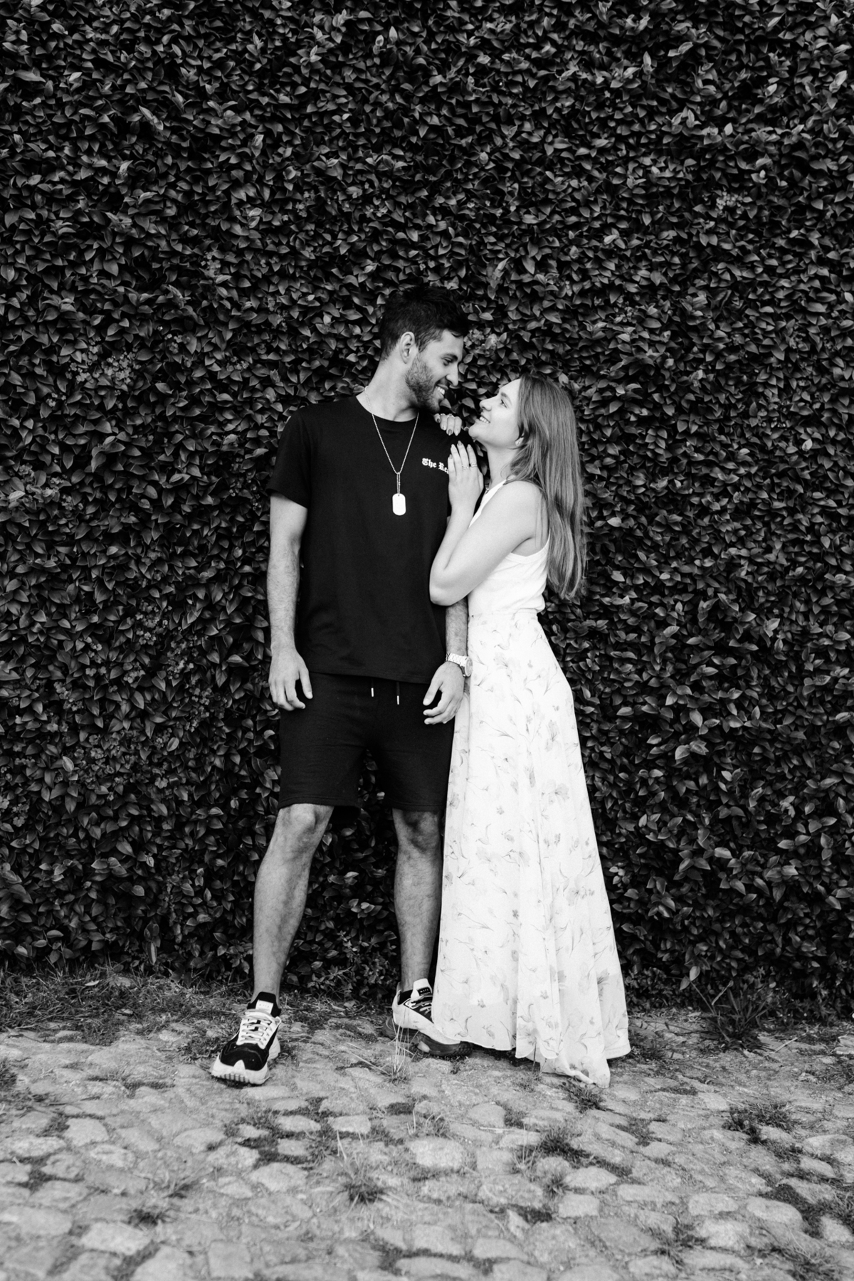 Um ensaio de casal em Portugal com estilo natural e romântico.