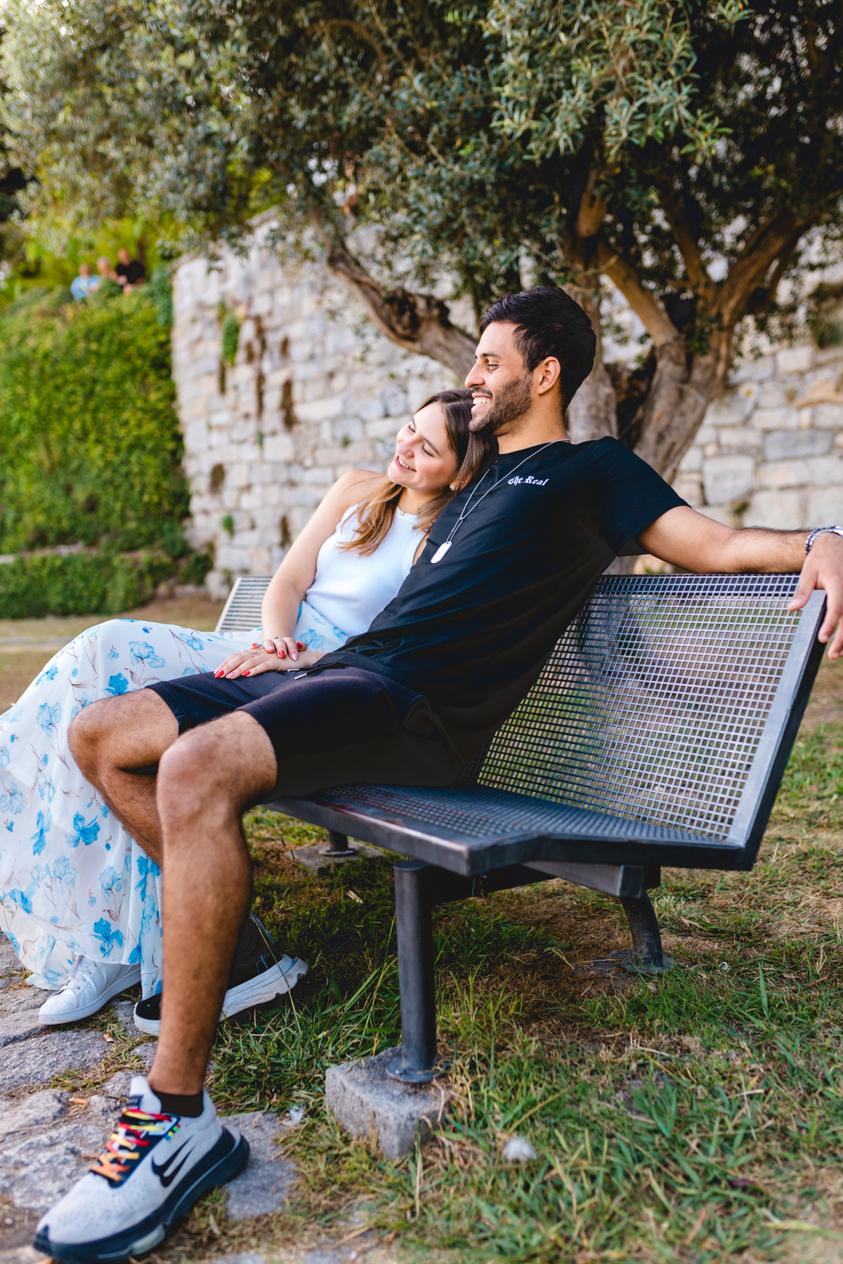 Um ensaio de casal em Portugal com estilo natural e romântico.