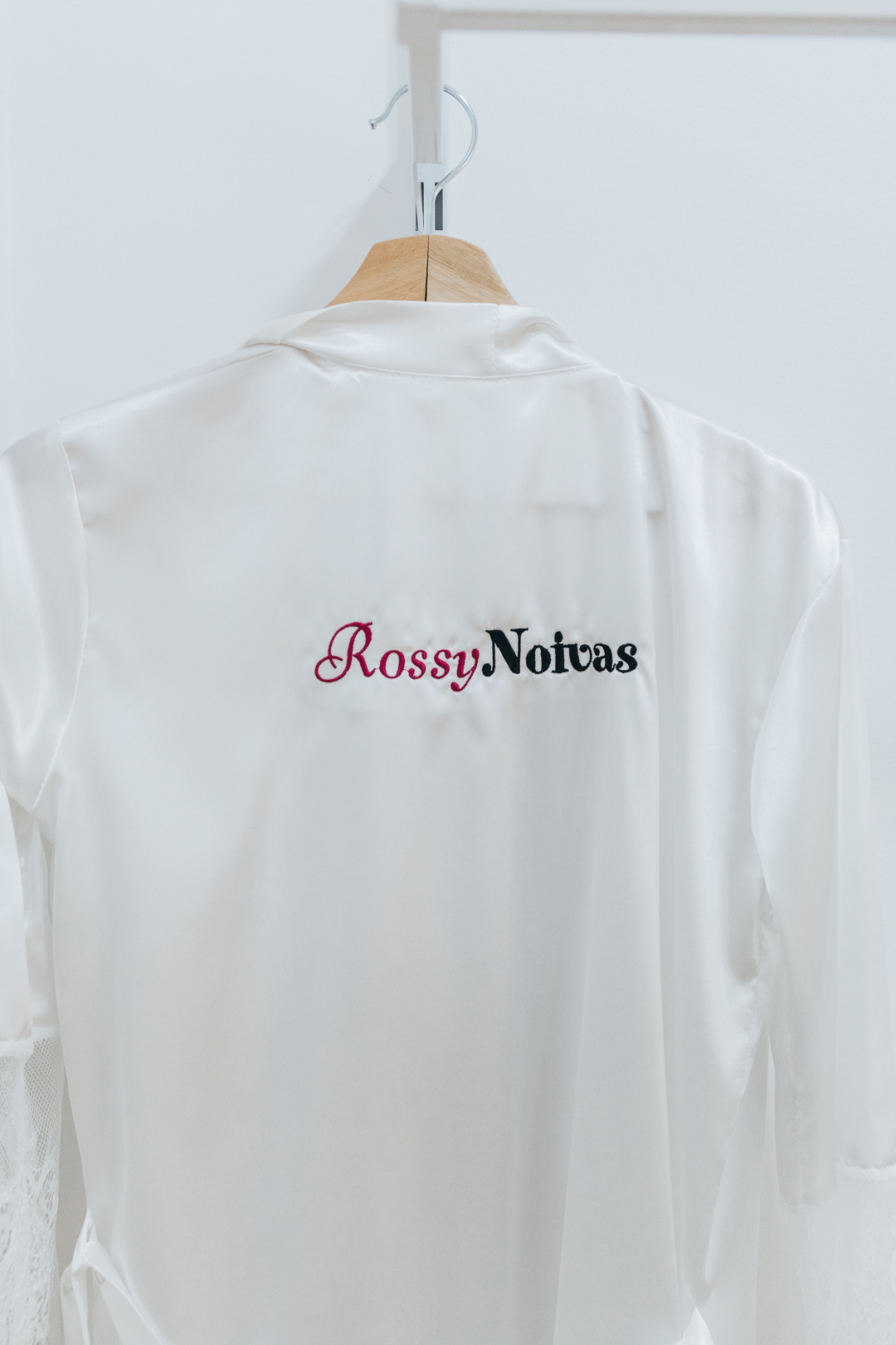 Ensaio Prova do Vestido da Noiva Eunice na loja Rossy Noivas - Vila Nova de Gaia