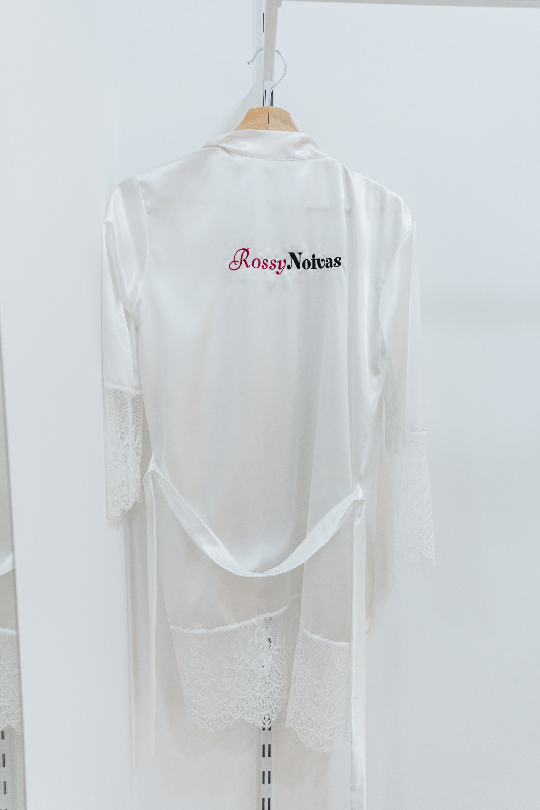 Ensaio Prova do Vestido da Noiva Eunice na loja Rossy Noivas - Vila Nova de Gaia