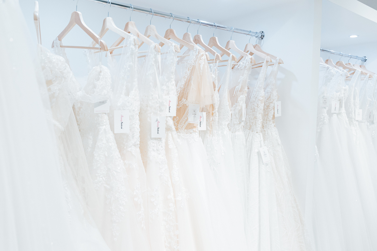 Ensaio Prova do Vestido da Noiva Eunice na loja Rossy Noivas - Vila Nova de Gaia