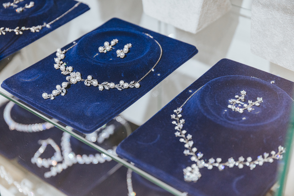 Ensaio Prova do Vestido da Noiva Eunice na loja Rossy Noivas - Vila Nova de Gaia