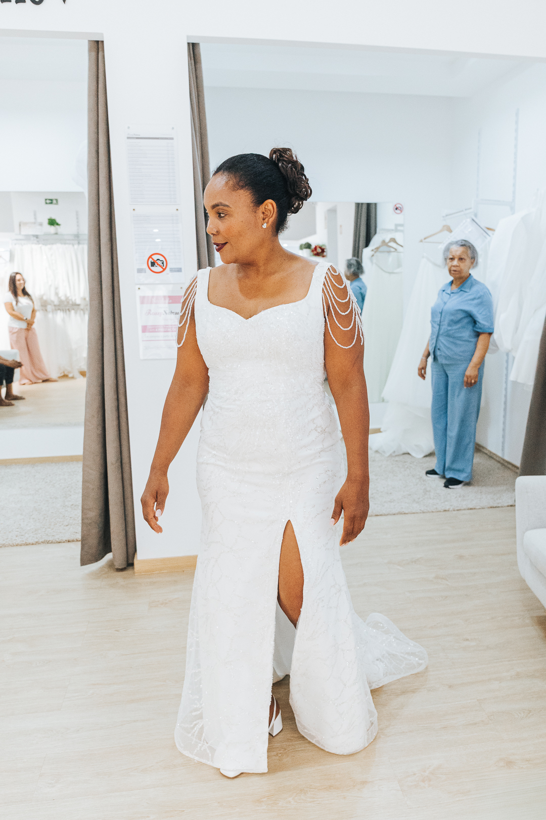 Ensaio Prova do Vestido da Noiva Eunice na loja Rossy Noivas - Vila Nova de Gaia