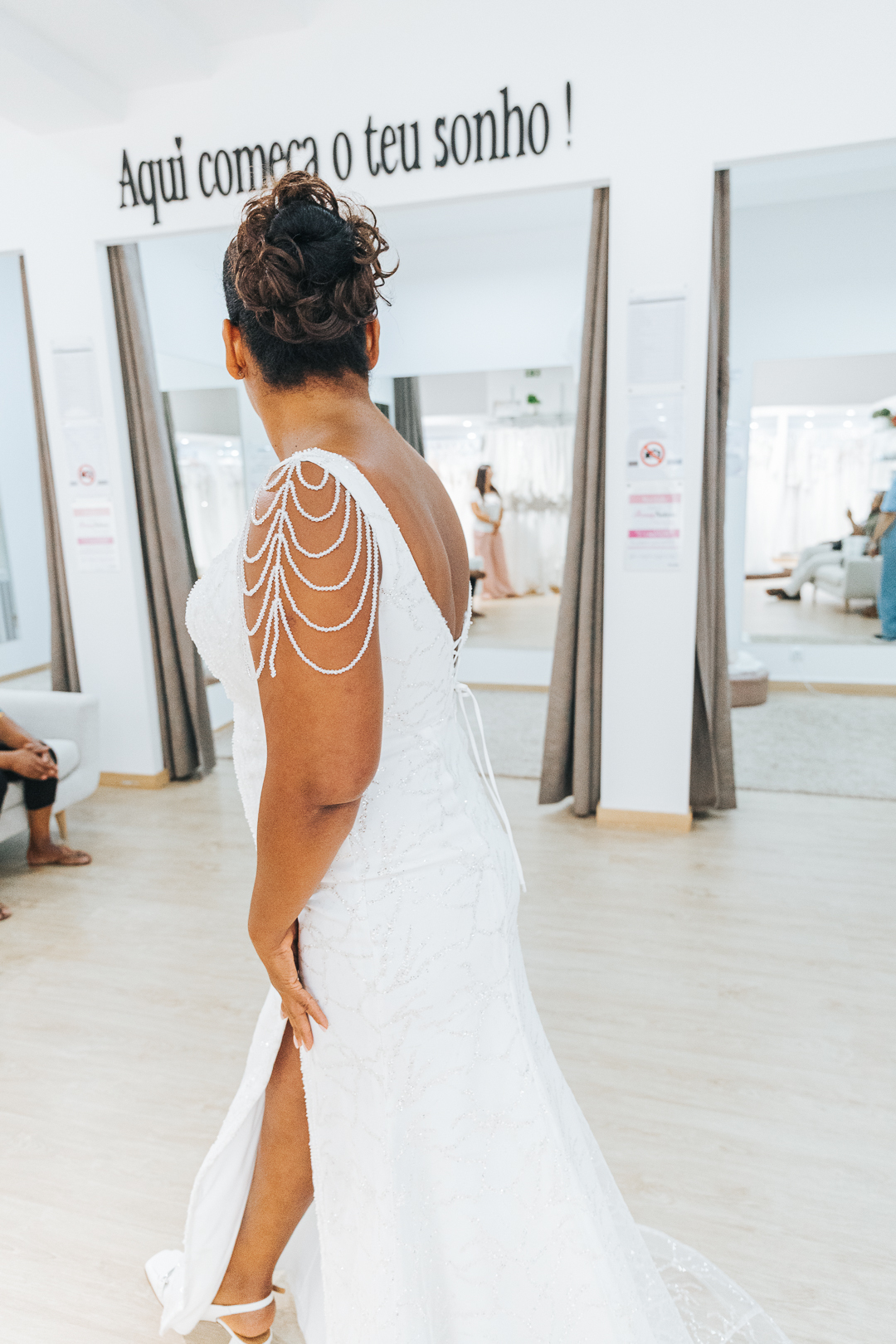 Ensaio Prova do Vestido da Noiva Eunice na loja Rossy Noivas - Vila Nova de Gaia