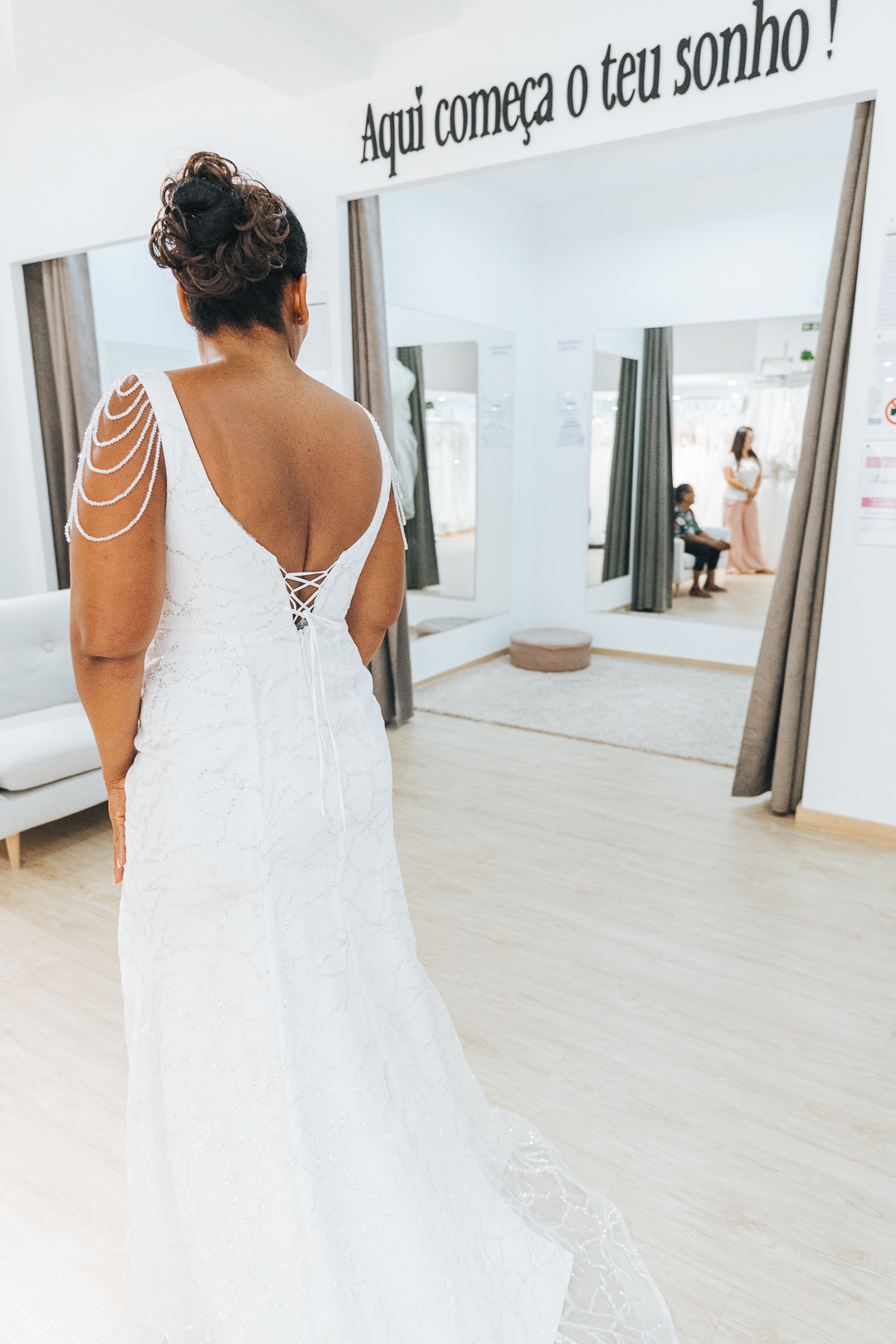 Ensaio Prova do Vestido da Noiva Eunice na loja Rossy Noivas - Vila Nova de Gaia