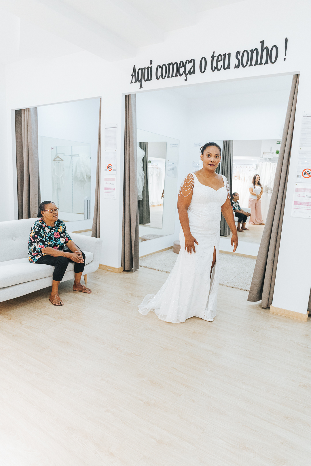 Ensaio Prova do Vestido da Noiva Eunice na loja Rossy Noivas - Vila Nova de Gaia