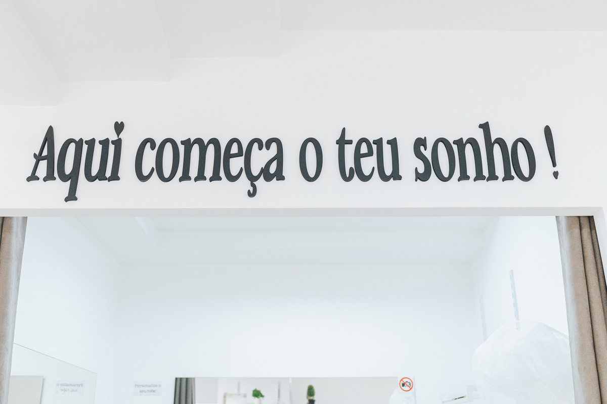 Ensaio Prova do Vestido da Noiva Eunice na loja Rossy Noivas - Vila Nova de Gaia