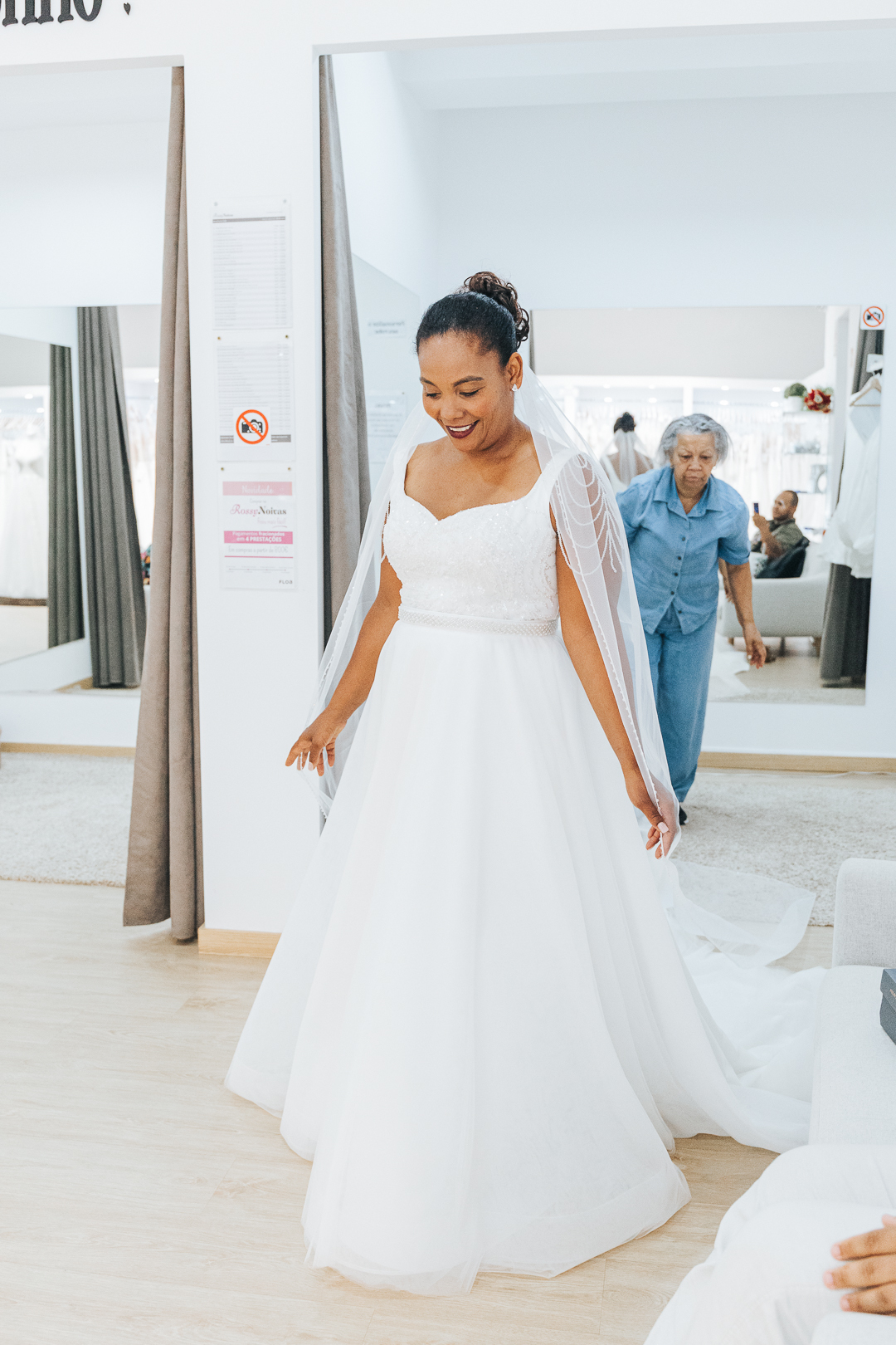 Ensaio Prova do Vestido da Noiva Eunice na loja Rossy Noivas - Vila Nova de Gaia