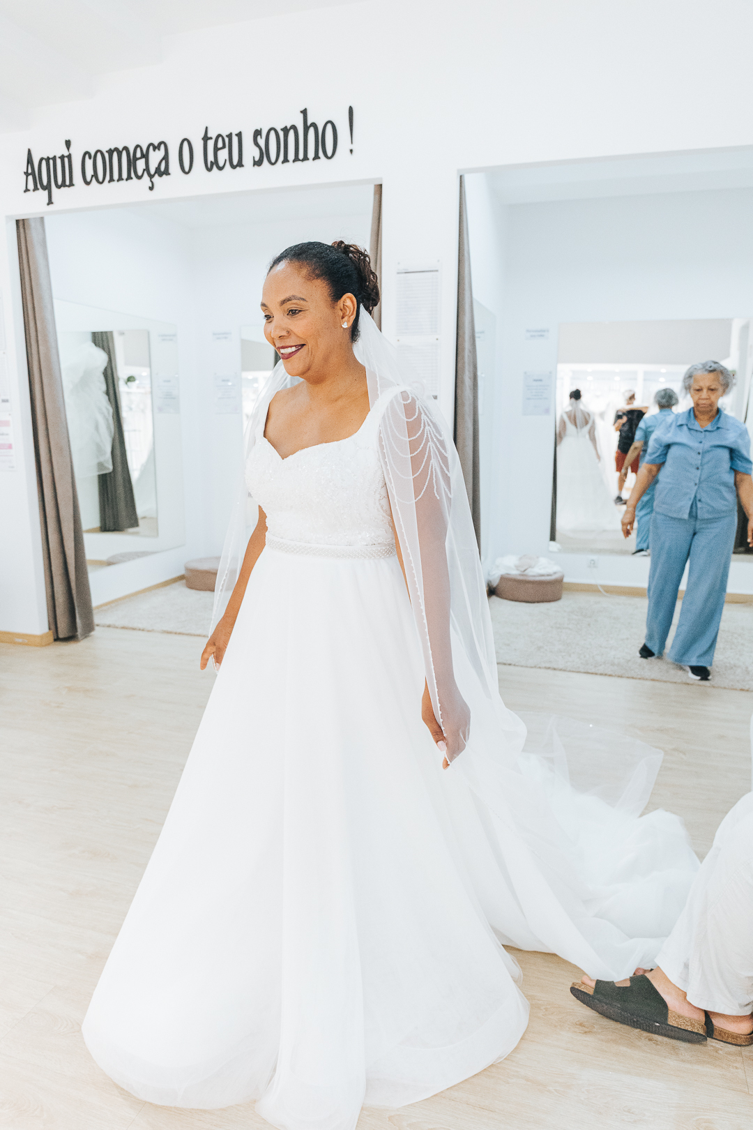 Ensaio Prova do Vestido da Noiva Eunice na loja Rossy Noivas - Vila Nova de Gaia