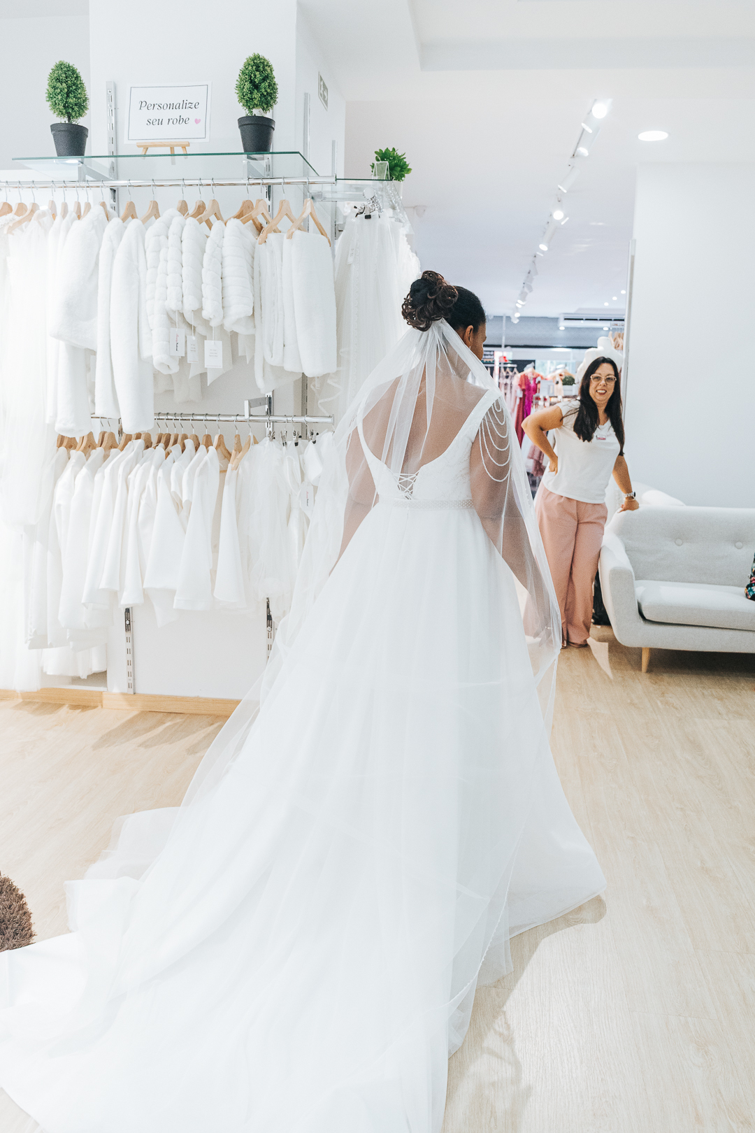 Ensaio Prova do Vestido da Noiva Eunice na loja Rossy Noivas - Vila Nova de Gaia