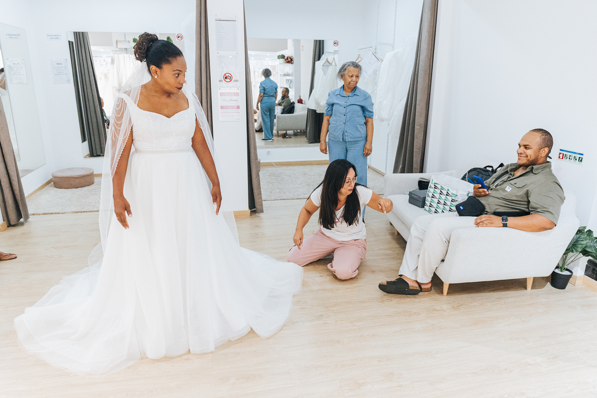 Ensaio Prova do Vestido da Noiva Eunice na loja Rossy Noivas - Vila Nova de Gaia
