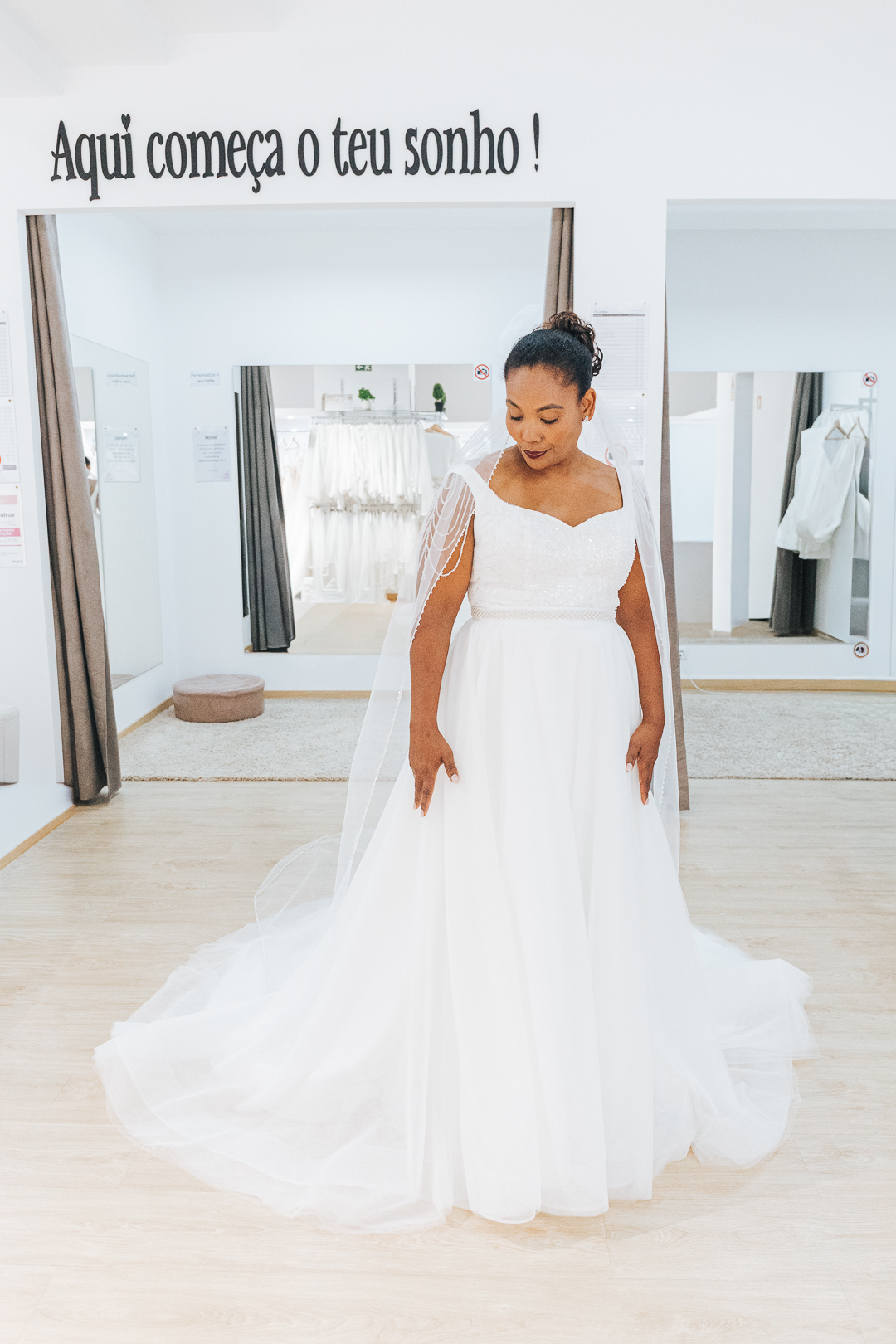 Ensaio Prova do Vestido da Noiva Eunice na loja Rossy Noivas - Vila Nova de Gaia