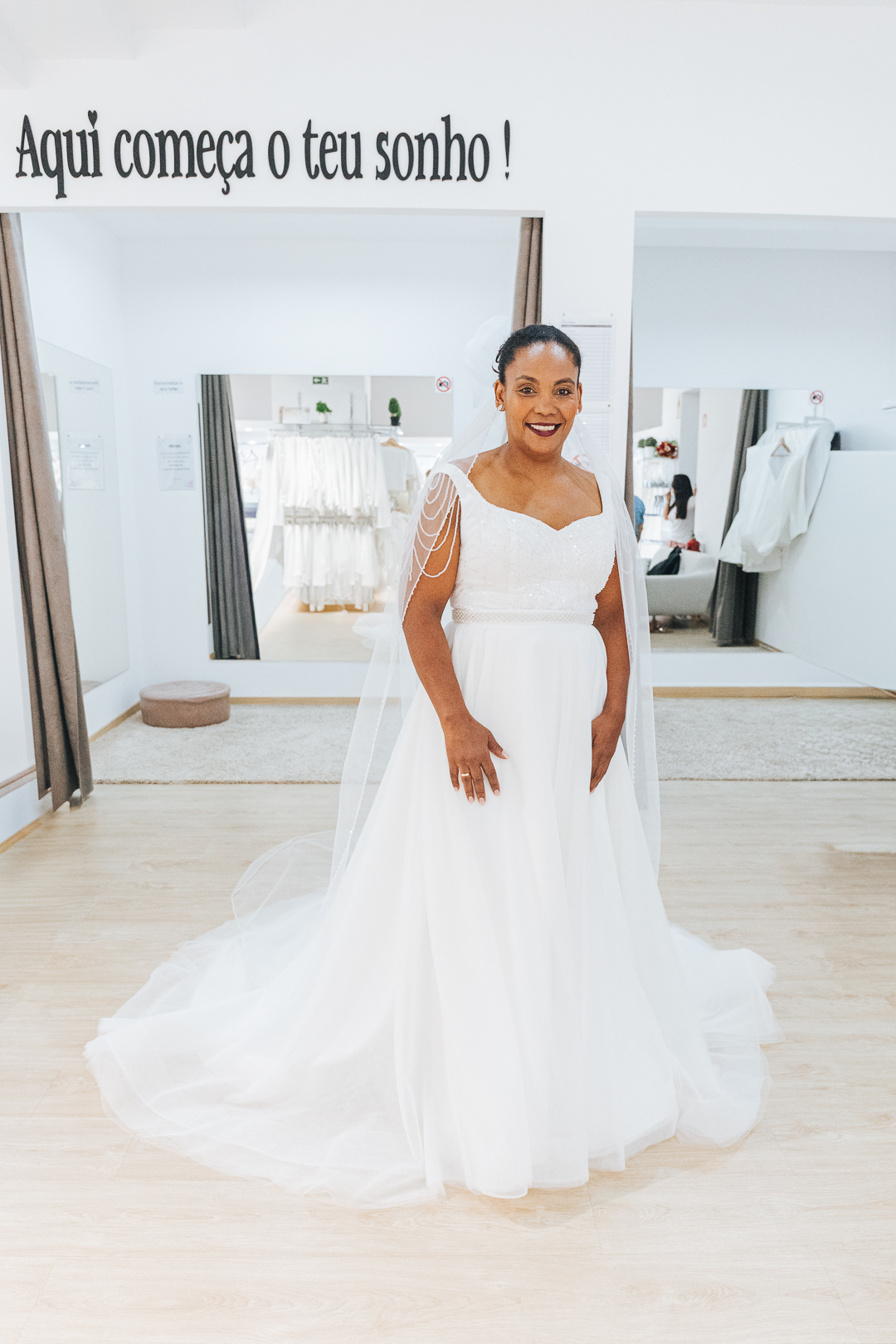 Ensaio Prova do Vestido da Noiva Eunice na loja Rossy Noivas - Vila Nova de Gaia