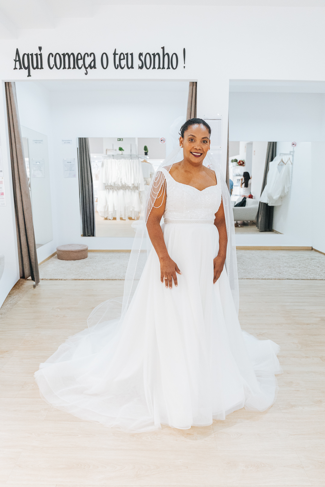 Ensaio Prova do Vestido da Noiva Eunice na loja Rossy Noivas - Vila Nova de Gaia