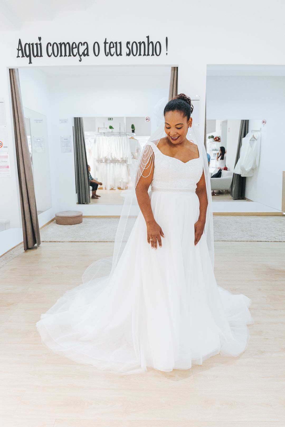Ensaio Prova do Vestido da Noiva Eunice na loja Rossy Noivas - Vila Nova de Gaia