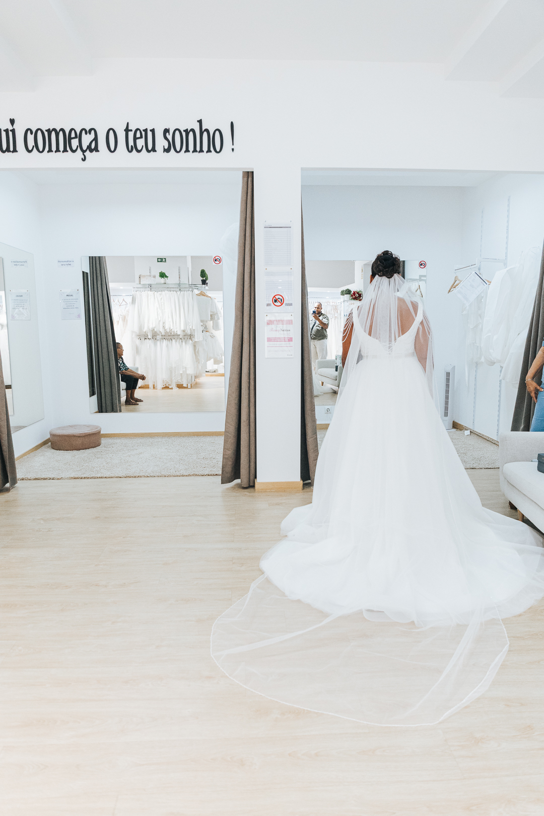 Ensaio Prova do Vestido da Noiva Eunice na loja Rossy Noivas - Vila Nova de Gaia