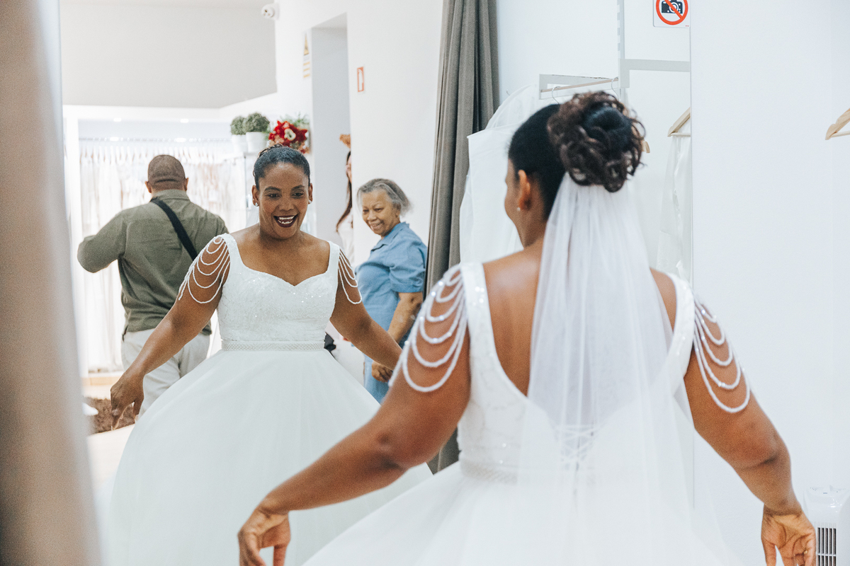Ensaio Prova do Vestido da Noiva Eunice na loja Rossy Noivas - Vila Nova de Gaia