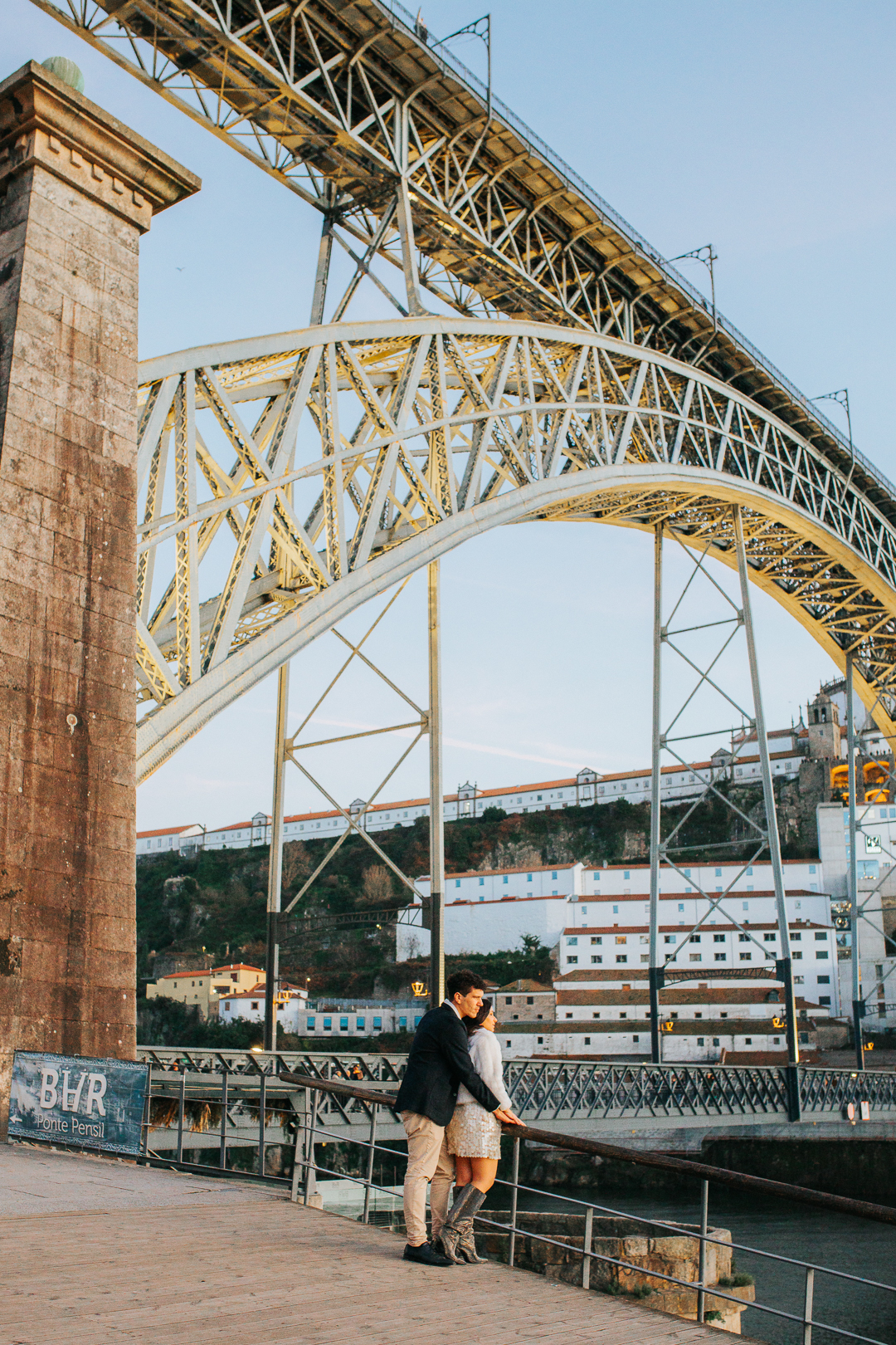 Ensaio de casal Vanessa e Thiago na Ponte D. Luís I - Porto