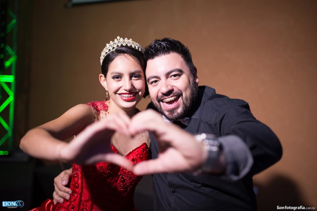 Que carinho da debutante!