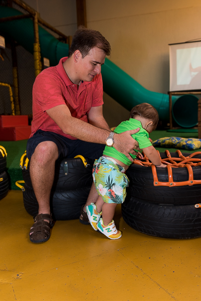 Bebê na pontinha do pé