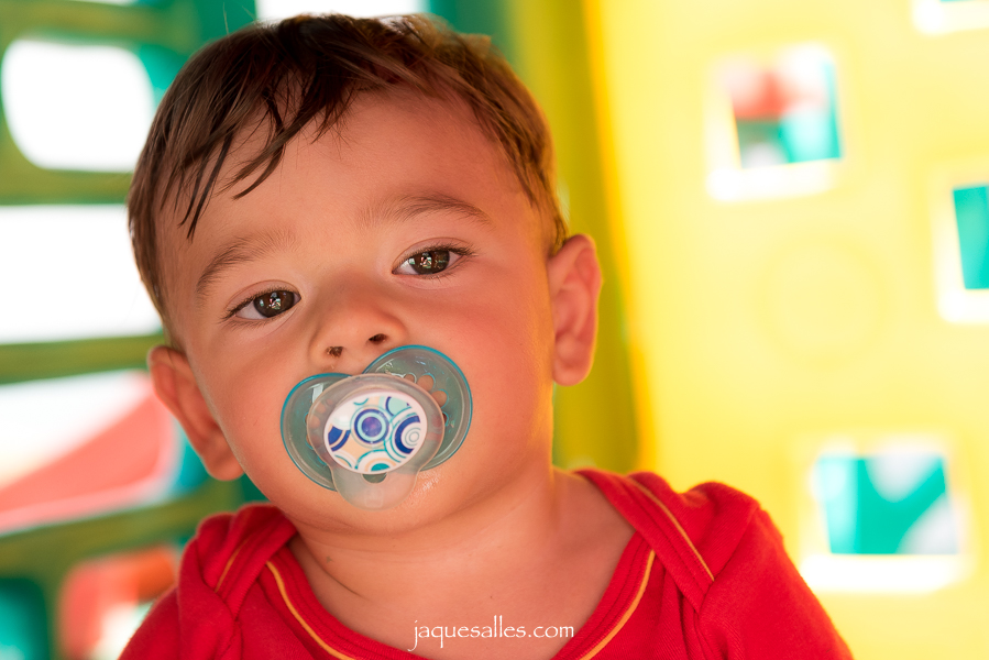 olhar de serenidade e pensamento do bebê