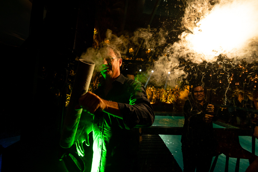 Fotografia de festa de aniversario de 56 anos da Beth na Barra daTijuca. Fotos da fotógrafa de casamento e famílias Jaque Salles.